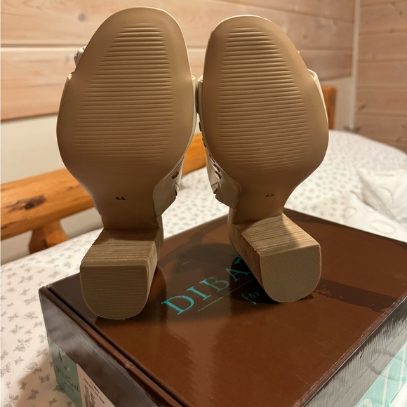 NEW IN BOX - Diba True Leather Block Heel Sandals - Ivory Size 6.5 - Picture 9 of 9